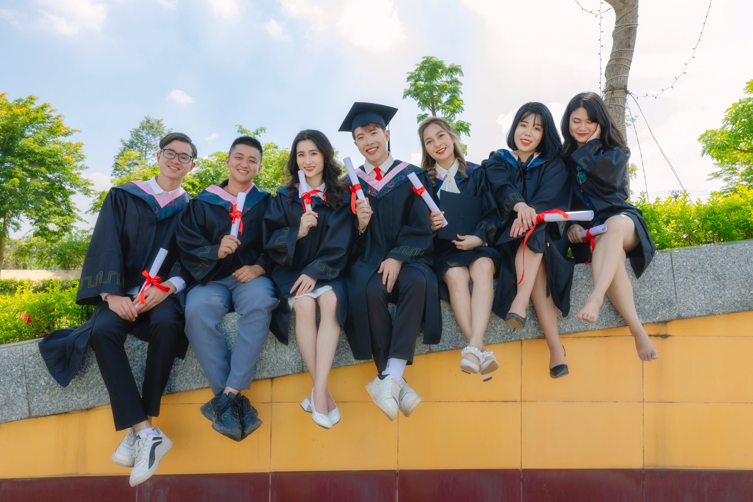 Perbedaan jumlah lulusan perguruan tinggi setelah UKT diberlakukan